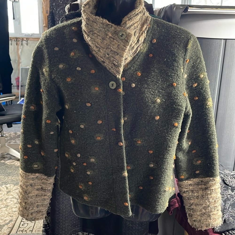 Made in Canada 🍁 ribbons of yarn and chunky collar and cuffs